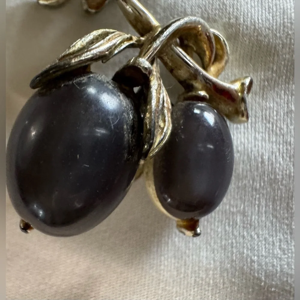 Vintage Lisner 1960’s Gray Moonstone and Silver Women's Clip on Earrings - Picture 3 of 9